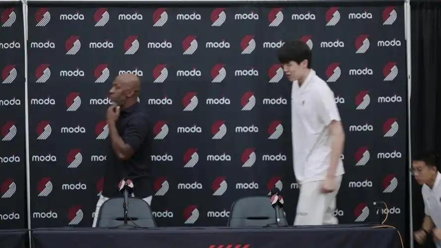 杨瀚森首秀时间确定！将首发剑指首胜，或打爆勇士内线！可能三双