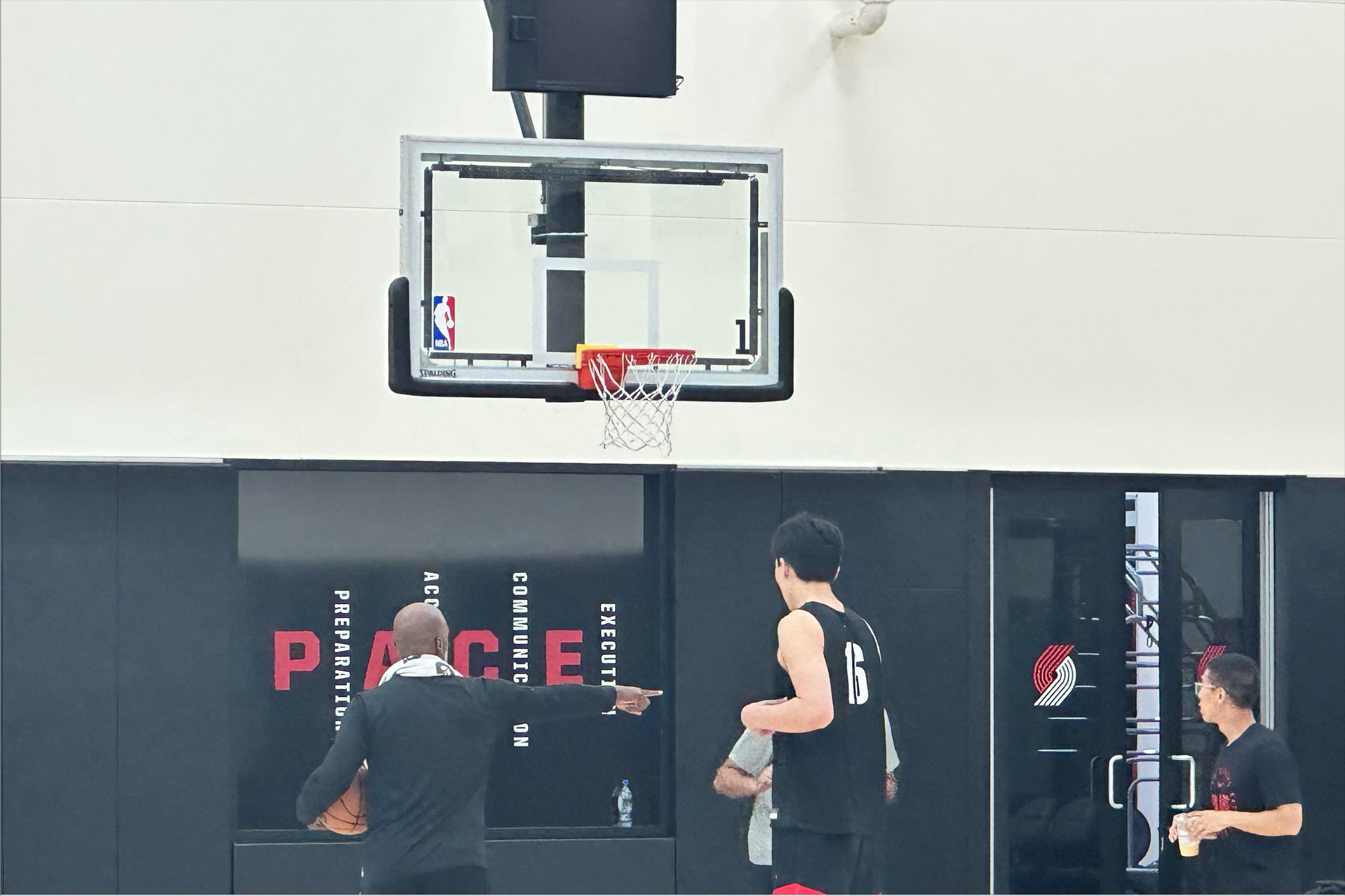 开云体育下载网页版-杨瀚森最新消息:球衣卖爆仓了,主帅赛后开小灶,底角三分5投5中