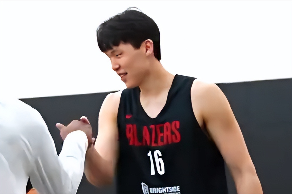 开云体育下载网页版-杨瀚森最新消息:球衣卖爆仓了,主帅赛后开小灶,底角三分5投5中