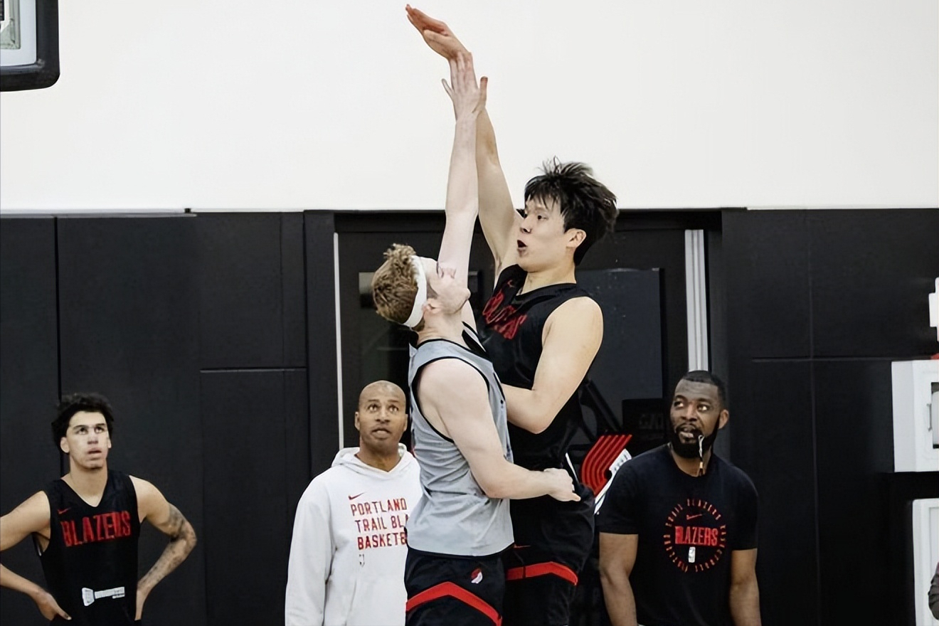 开云体育下载网页版-杨瀚森最新消息:球衣卖爆仓了,主帅赛后开小灶,底角三分5投5中