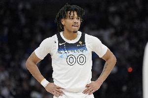 开云体育下载网址-身手全能！香农14中6贡献20分6板9助2断 正负值+10