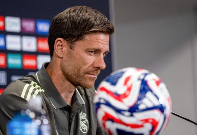 施压姆巴佩!阿隆索官宣决定!21岁天才上位,酝酿变阵,必须防守