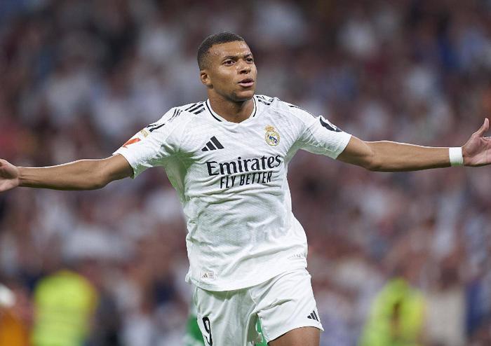 施压姆巴佩!阿隆索官宣决定!21岁天才上位,酝酿变阵,必须防守