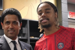 开云体育下载网址-巴尔科拉达成巴黎生涯百场里程碑，纳赛尔为其颁发纪念奖章