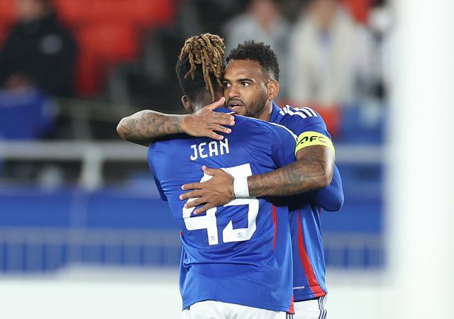 开云体育下载网页版-海港官宣非洲黑又硬“兽腰”加盟，海港球迷凭啥嫌弃 35万欧元身价太便宜？