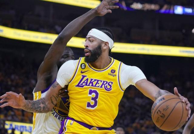 开云体育下载网址-【夜读】浓眉遭卢尼肘击坐轮椅离场