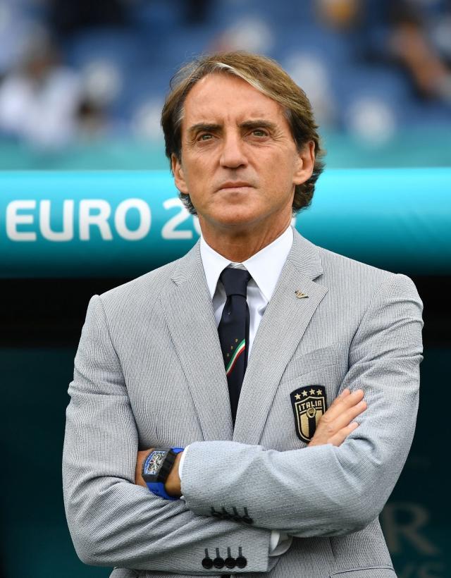 开云体育下载官网-曼奇尼：位置竞争好过没人用 佩西纳：进球也是顶包