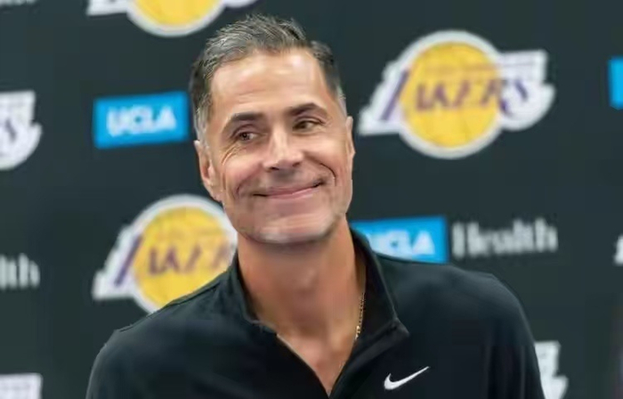 开云体育下载APP-联盟最惨超巨!因交易损失1.8亿,因伤连续错过一阵,湖人赚麻了|东契奇|里夫斯|奥斯汀·里夫斯|卢卡-东契奇|JJ-雷迪克_新浪体育_新浪新闻